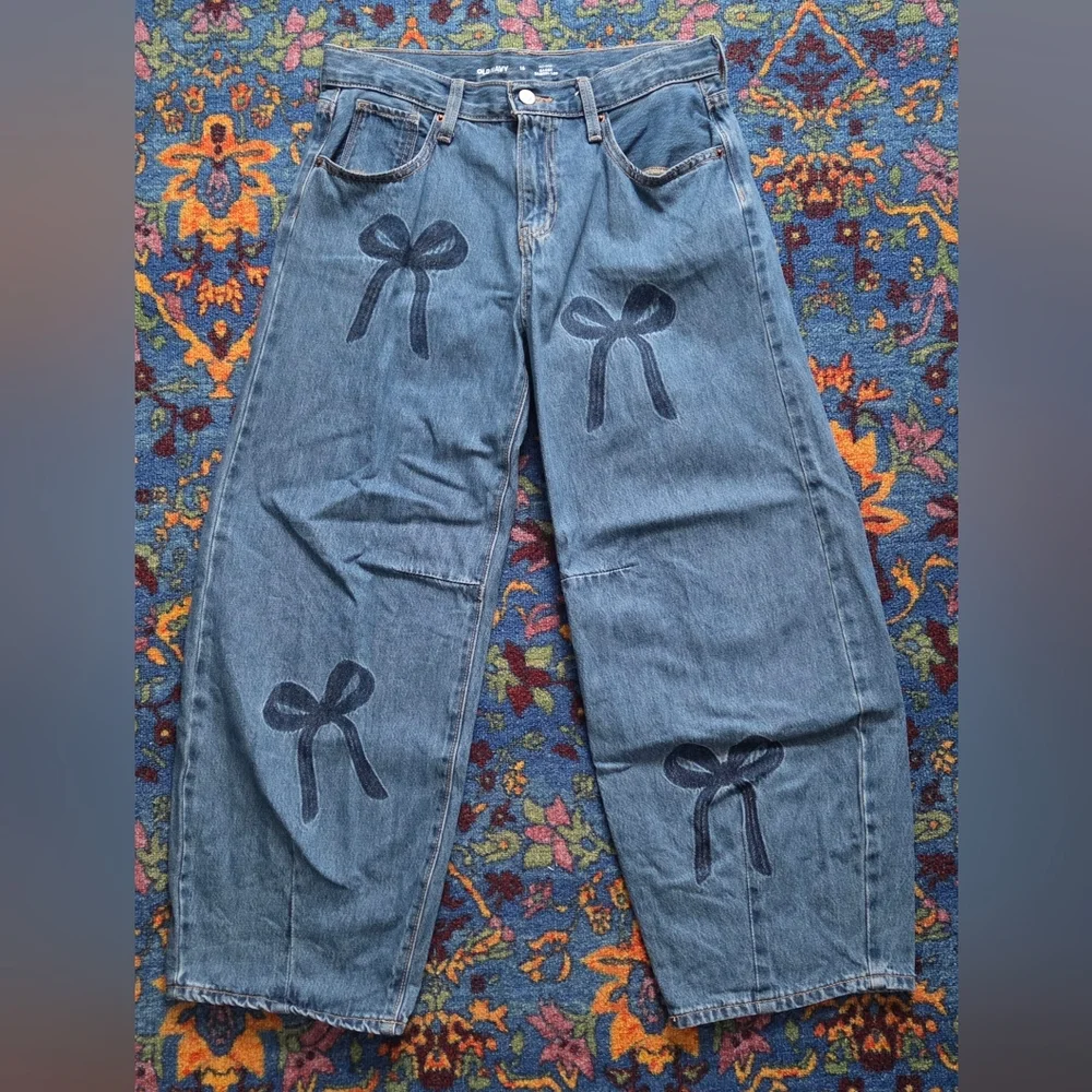 ๐ Super Old Navy Mid-Rise Baggy Barrel Leg Blue Jeans with Bow Design - Picture 6 of 8